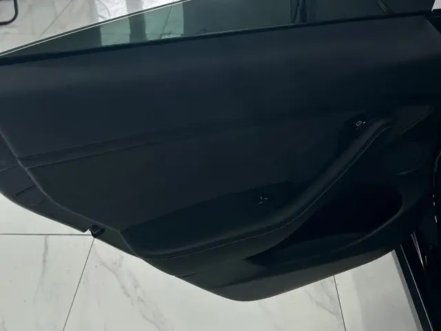 Tesla Model 3 — Фото автомобиля 9