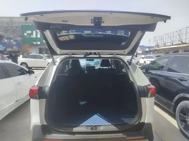 Toyota RAV4 — Фото автомобиля 18