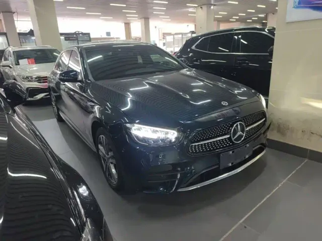 Mercedes-Benz E-Class — Фото автомобиля 3