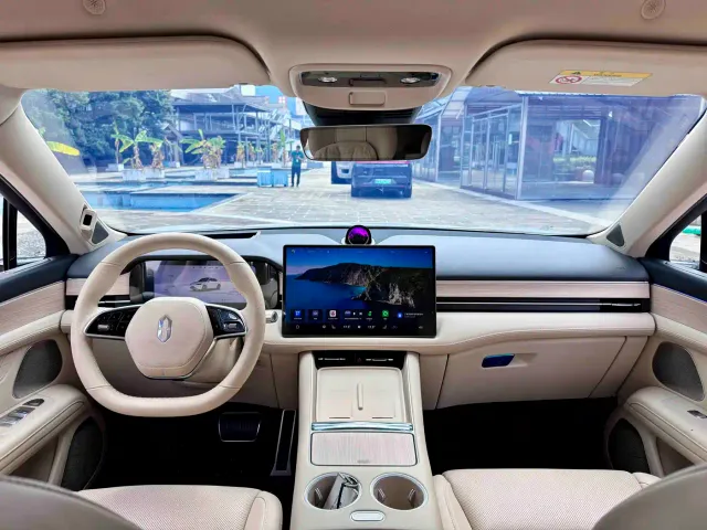 AITO Wenjie AITO M5 2025 Extended Range Ultra AWD — Фото автомобиля 7