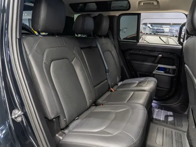 Land Rover Defender — Фото автомобиля 11