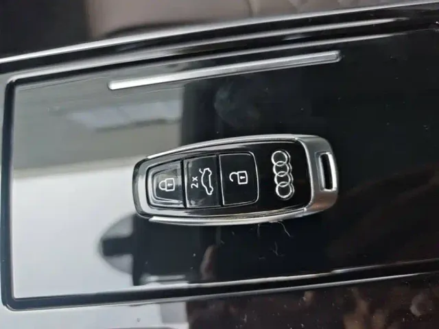 Audi A8 — Фото автомобиля 8