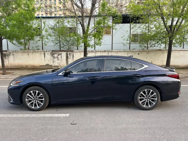 Lexus ES — Фото автомобиля 11