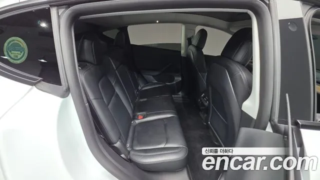 Tesla Model Y — Фото автомобиля 24