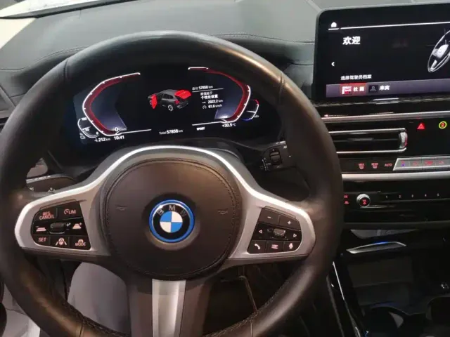 BMW iX3 — Фото автомобиля 12