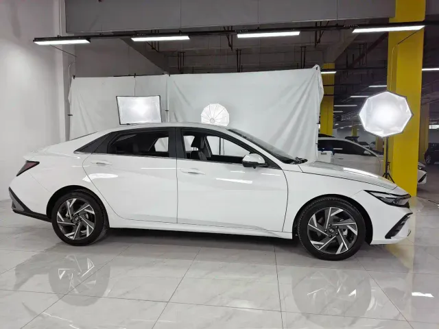 Hyundai Elantra — Фото автомобиля 5