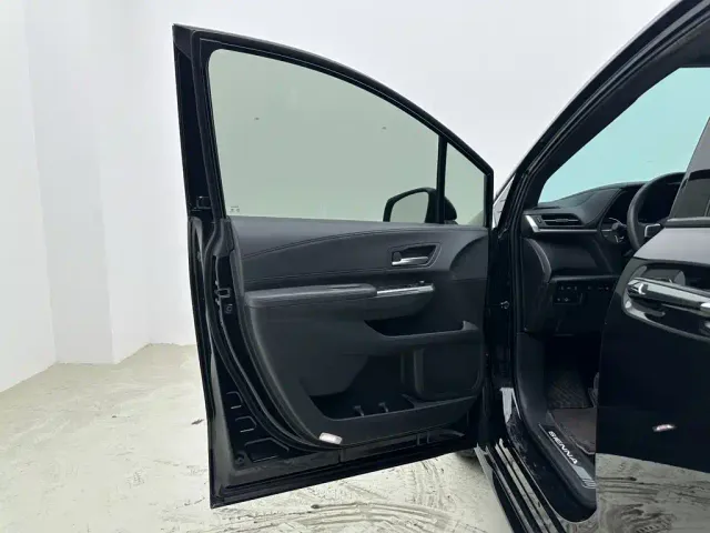 Toyota Sienna — Фото автомобиля 11