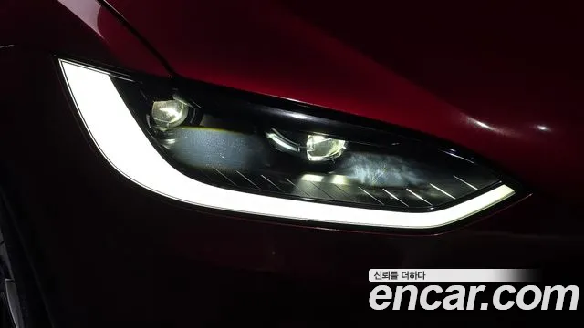 Tesla Model X — Фото автомобиля 7