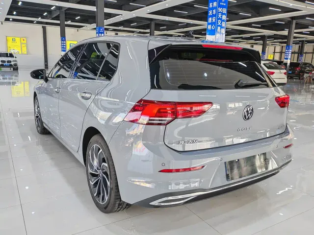 Volkswagen Golf — Фото автомобиля 5