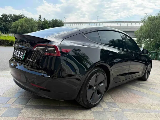 Tesla Model 3 — Фото автомобиля 15