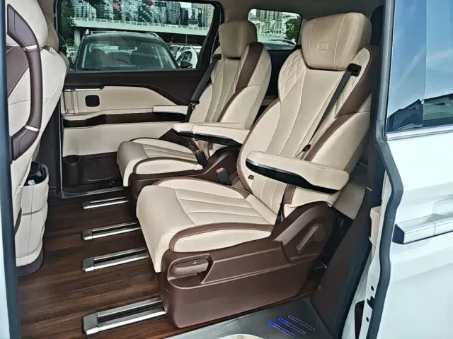 Bestune Besturn M9 — Фото автомобиля 16