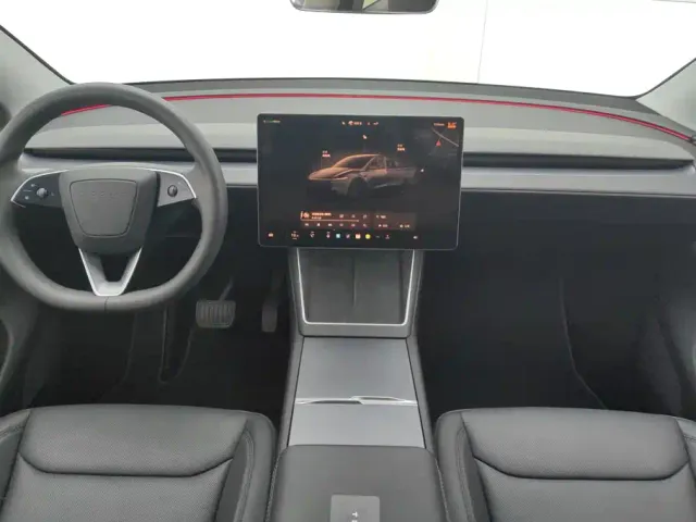 Tesla Model Y — Фото автомобиля 12