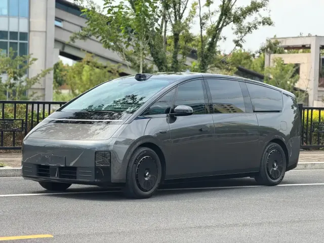 Фотография автомобиля — Li Auto MEGA