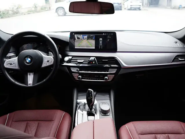 BMW 5 Series — Фото автомобиля 6