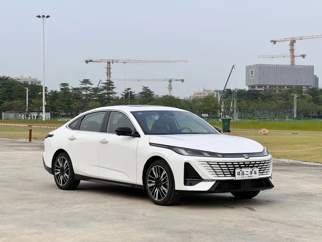Changan Eado — Фото автомобиля 3