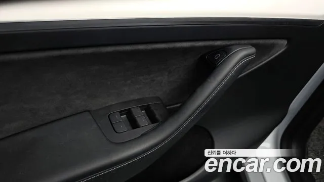 Tesla Model Y — Фото автомобиля 30