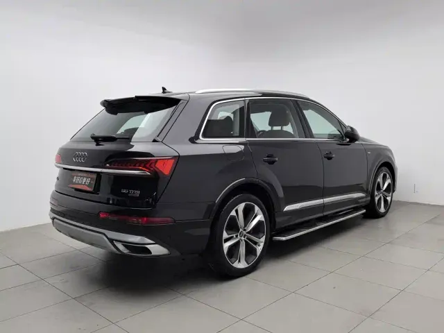Audi Q7 — Фото автомобиля 2
