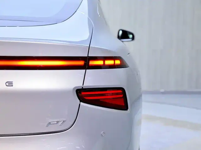 Xpeng P7 — Фото автомобиля 8