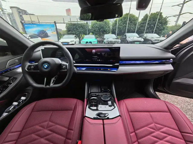 BMW i5 — Фото автомобиля 13