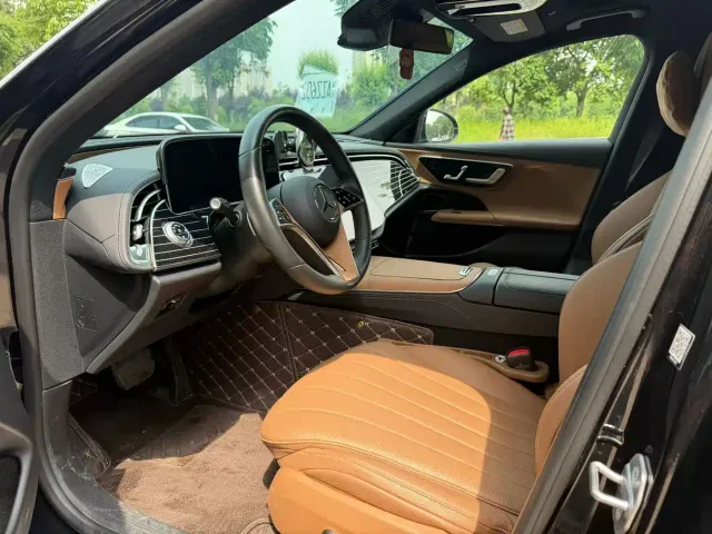 Mercedes-Benz E-Class — Фото автомобиля 4