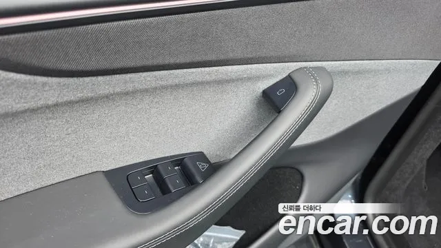 Tesla Model Y — Фото автомобиля 28