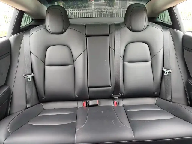 Tesla Model 3 — Фото автомобиля 21