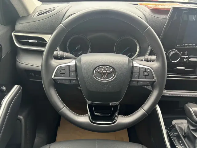 Toyota Highlander — Фото автомобиля 11