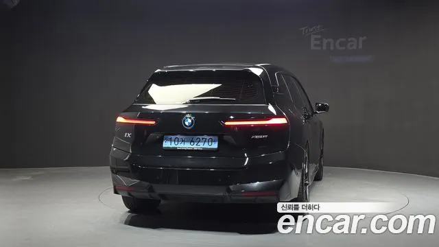 BMW iX — Фото автомобиля 4