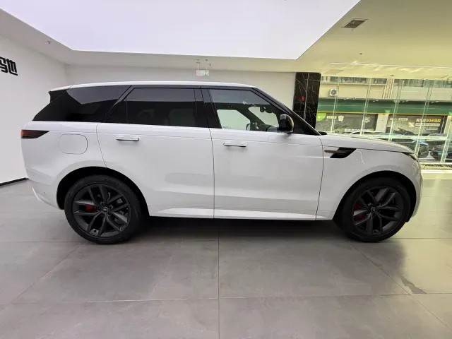 Land Rover Range Rover Sport — Фото автомобиля 11
