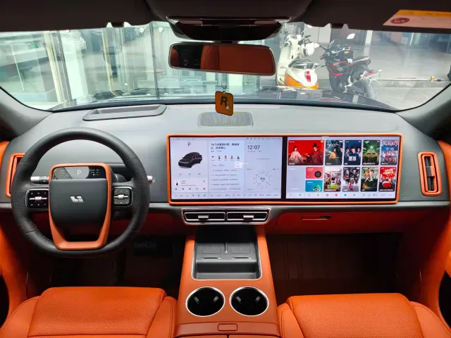 Li Auto L8 — Фото автомобиля 17