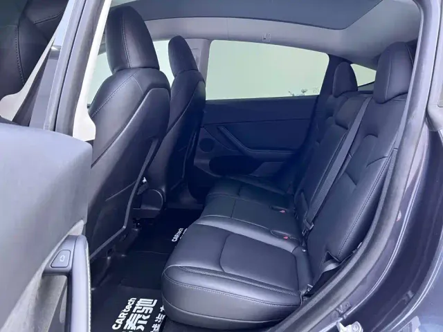 Tesla Model Y — Фото автомобиля 16