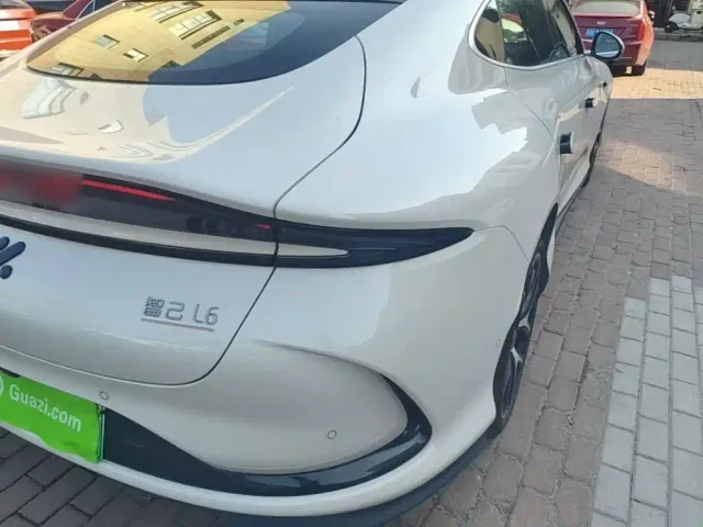 IM Motors L6 — Фото автомобиля 7