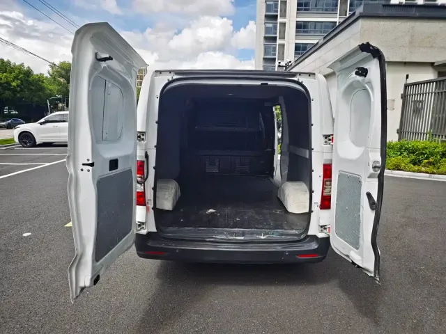 Maxus EV30 — Фото автомобиля 11