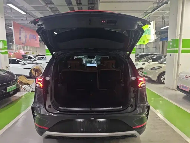 BYD Tang — Фото автомобиля 18