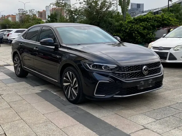 Volkswagen Passat — Фото автомобиля 3