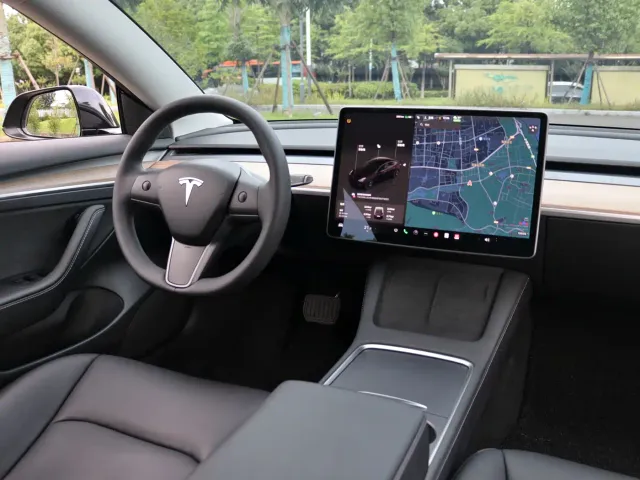 Tesla Model 3 — Фото автомобиля 19