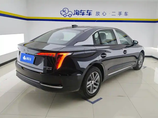 Hongqi E-QM5 — Фото автомобиля 3