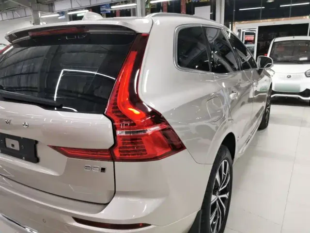 Volvo XC60 — Фото автомобиля 7