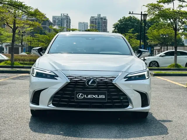 Lexus ES — Фото автомобиля 2