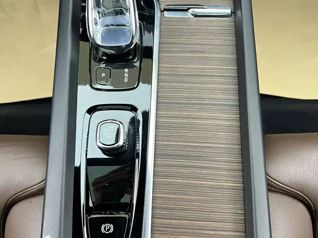 Volvo XC60 — Фото автомобиля 21