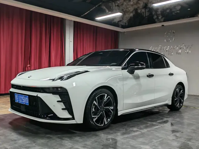 Фотография автомобиля — Lynk & Co 03