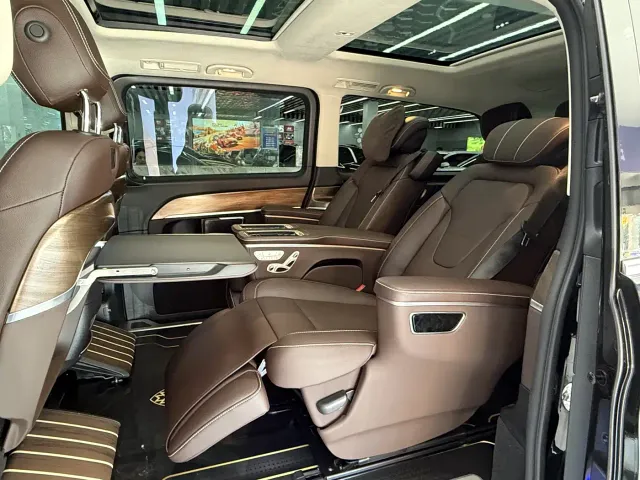 Mercedes-Benz V-Class — Фото автомобиля 24