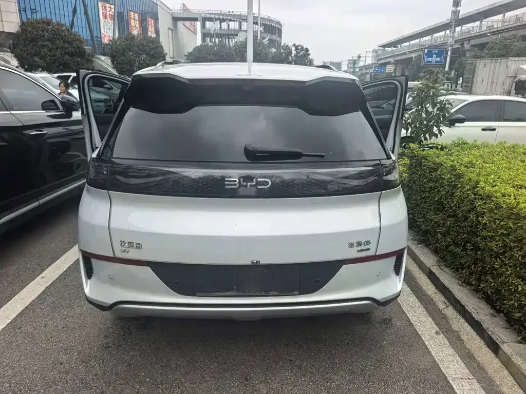 BYD Hai Shi 05 EV 2025 520KM Flagship Smart Navigation Edition — Фото автомобиля 3