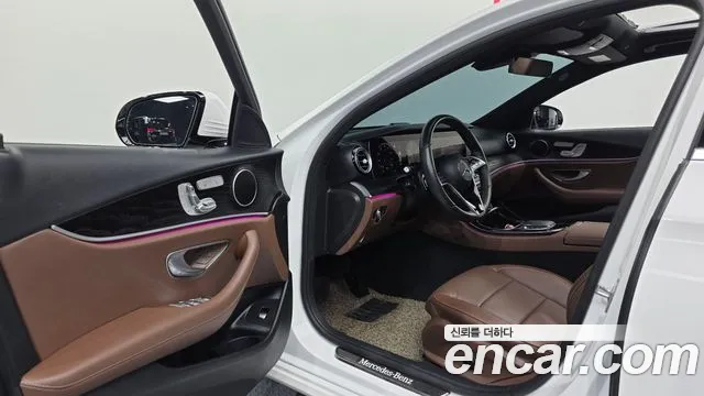 Mercedes-Benz E-Class — Фото автомобиля 10