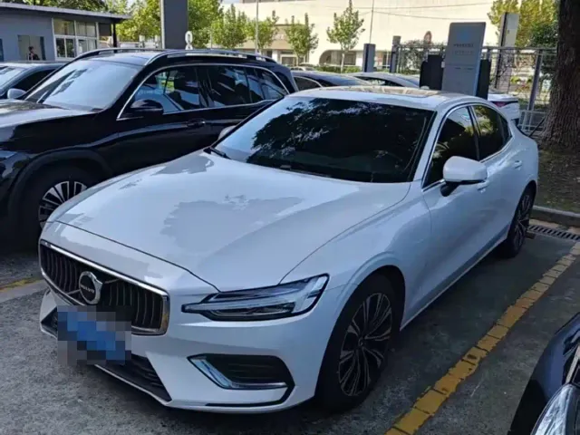 Фотография автомобиля — Volvo S60