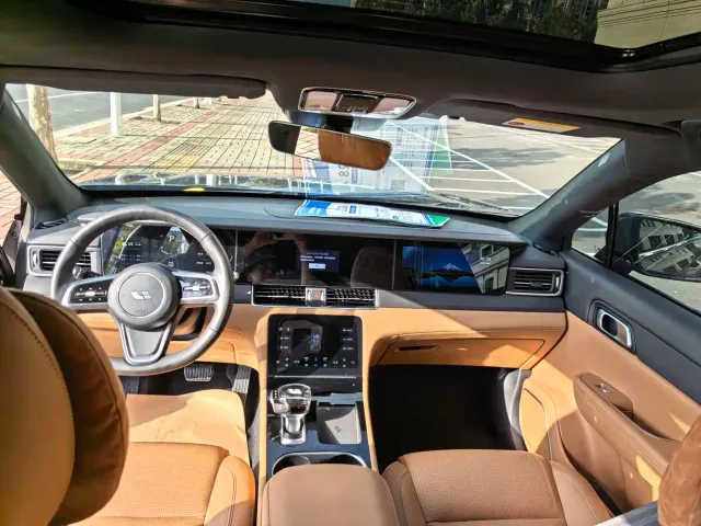 Li Auto ONE — Фото автомобиля 5