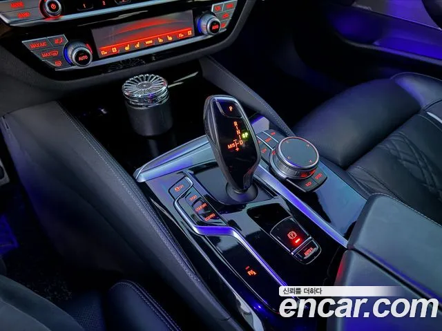 BMW 5-Series — Фото автомобиля 12