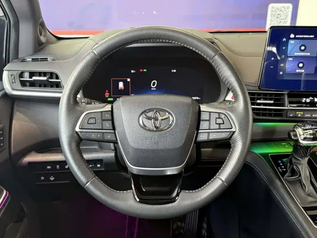Toyota Sienna — Фото автомобиля 21