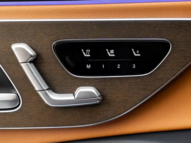Mercedes-Benz E-Class — Фото автомобиля 23
