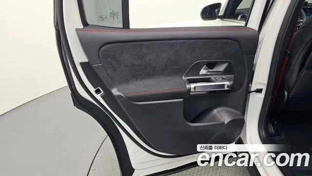 Mercedes-Benz GLB-Class — Фото автомобиля 24